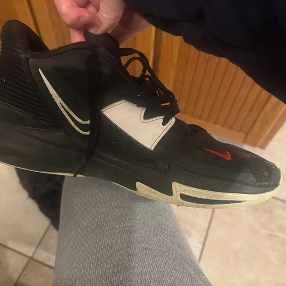 Nike Men’s Black, White & Red Low-Top Sneakers - Picture 6 of 6